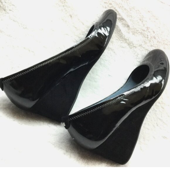 Rockport wedge heels with black patent leather uppers and black suede heels.  Si - Picture 3 of 6